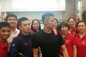 她和孙杨家关系不一般 孙杨夺金时就陪在他父母身边图片