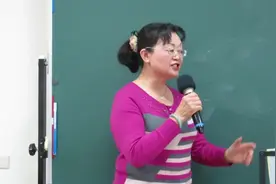 台湾女老师教老年人学唱大陆网络歌曲《套马杆》，唱得不错哦！视频封面