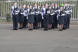 英国男女士兵混合的队列表演，女兵真有气质，十分抢镜！视频封面
