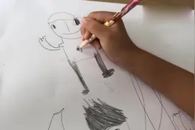 丑八怪？小花妹妹画画不忘吐槽老爸邓超欲哭无泪视频封面