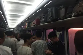 上海到新疆的火车发生的，让内地人惊讶，很多人嘲笑，体验一下吧图片