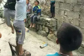在农村他们是这样扣篮的，看完让人伤心图片