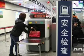 孕期流言终结站：每天坐地铁过安检，对孕妇到底有没有影响？图片