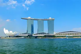 最大空中无边泳池  200米高 150米长图片