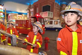 日本小学生暑假忙于职业体验图片