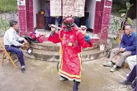 民间流传的“圣水”真的能治病？为啥这么多人信奉？图片