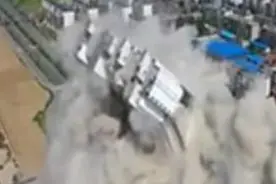 山西大同90米高楼爆破，场面震撼眼球！图片