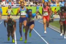 “模仿帝”模仿美国女子队接力掉棒瞬间 模仿的出神入化图片