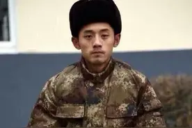 张继科蠢萌瞬间，躲球帅被球砸到更帅。图片