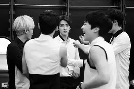 SM更新EXO二巡演唱会花絮照 后台魅力暴击图片