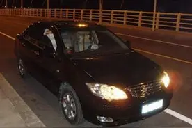 国产“花冠”开了六年看腻了，小伙花四千块来个大改装图个新鲜图片