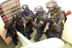 装备德制、美制武器的越南警察部队图片