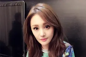 曾经与郑爽同班的她，两人都是校花，如今却怎么也红不起来。图片