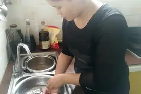 今天做泡椒花生米，这样做出来非常的爽口好吃