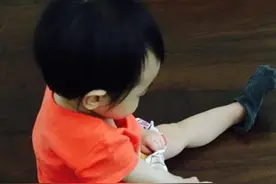 朱亚文女儿的睡姿也真是没谁了，这是仙女要上天吗？图片