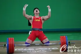 举重男子85公斤级决赛 田涛挺举破纪录摘银图片