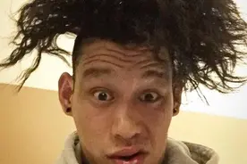 拜纳姆看到想复出！林书豪是如何走上NBA第一发型帝的图片