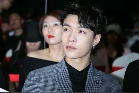 二爷张艺兴荣获2016年霸榜男神称号图片