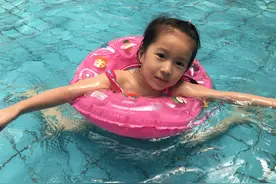 西安高温热浪，带孩子来室内水上乐园玩，据说室外会脱层皮！图片