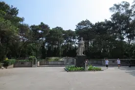 广州天河公园的邓世昌衣冠冢图片