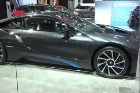 售价183万的宝马I8混动超跑，外观不输保时捷911视频封面