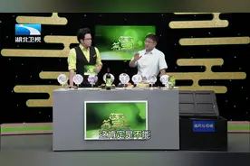 痛风患者可适当食用豆类制品，黄豆禁止食用红豆和绿豆可适量食用