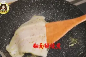 简单的鱼排制作方法，煎出来嫩嫩的，小孩子吃鱼也不用担心有刺视频封面