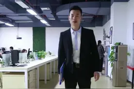 是什么让小姐姐笑的这么开心？#一起抖包袱 @抖音小助手视频封面