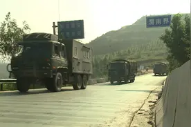 内蒙古“跨越-2016.朱日和C”演习：远程千里机动 敌情如影随行图片