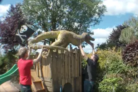 这家伙自己改造的后院，真让人佩服。图片