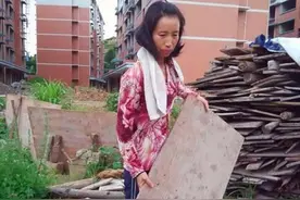 高个子女人撑起一片天 十六年如一日照顾瘫痪丈夫图片