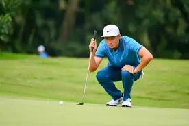 高尔夫球终亮相 李昊桐首轮赛后对表现比较满意图片