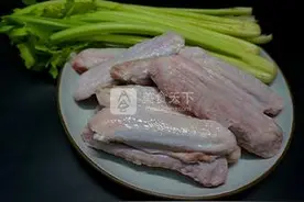 干锅香辣鸭翅图片