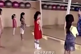 老师和熊孩子搞笑段子！奇葩的家长教瑜伽搞笑连连！笑喷了视频封面