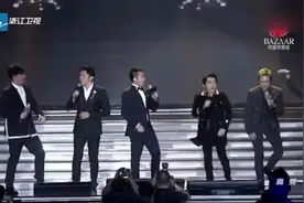 邓超携手兄弟团深情演唱《你是我的超级英雄》，简直好听到爆！视频封面