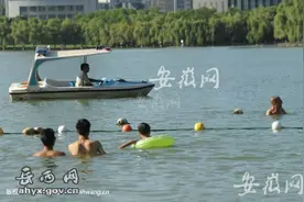 合肥天鹅湖又有小伙深夜溺水 经抢救仍处于深昏迷图片