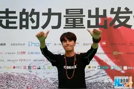 陈坤2016“行走的力量”正式出发图片