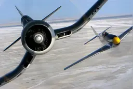 二战经典P-51野马和F4U海盗的哪个更战斗机更帅