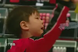 嗯哼陪妈妈霍思燕买口红，要咖啡色的！暴露了直男的审美标准视频封面