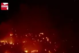 石家庄一旧货市场深夜突发火灾，不远处就是加油站视频封面