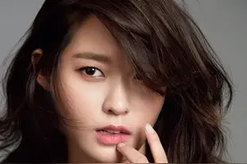 韩女团AOA金雪炫拍杂志写真展性感魅力图片