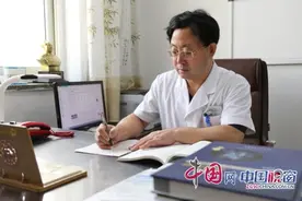 衡水哈院骨病科专家靳宪辉、崔胜杰讲解脊柱常见病及治疗方法图片
