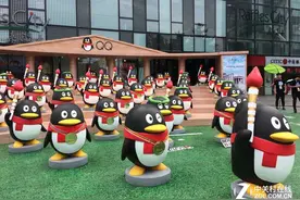 “企鹅”巡展北京 市民体验QQ-AR传火炬图片