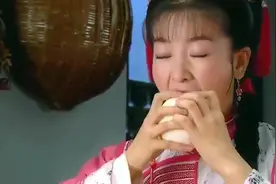 五阿哥初次下厨为小燕子煮面条，两人的误会算是解开了视频封面