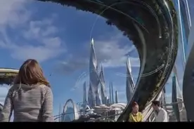 小女孩穿越到未来 还去坐了时空地铁图片