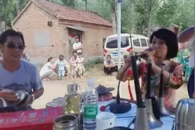 河南唢呐，民间女艺人演奏歌曲 小苹果图片