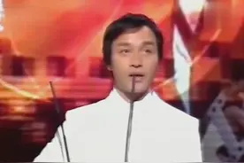 张国荣给梁朝伟颁奖，第一次见到这么话唠的颁奖嘉宾！图片