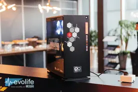华硕联合小伙伴造了一套PC 目的是维护设计师们的脑洞图片
