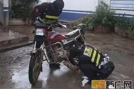 酒驾摩托车到派出所接爱人？建水这小哥也是让我醉了图片
