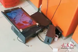 男子因商品被误扫两次码 与收银员争吵并“暴力”出气图片